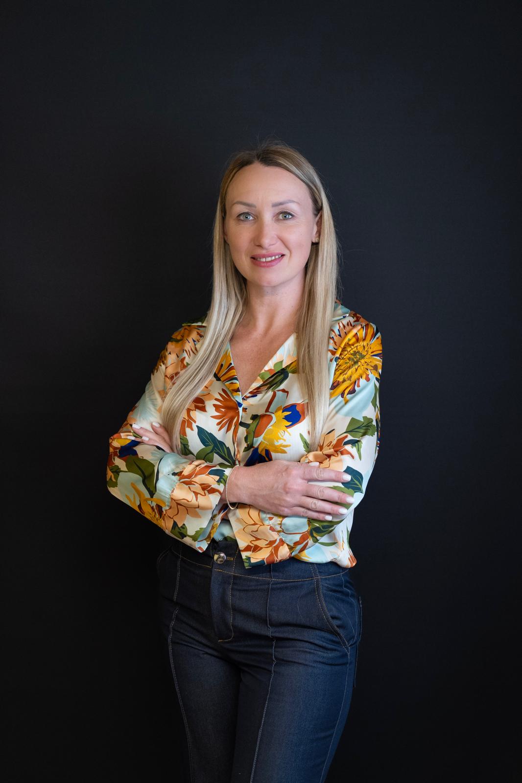 Dr. Timea Muntean