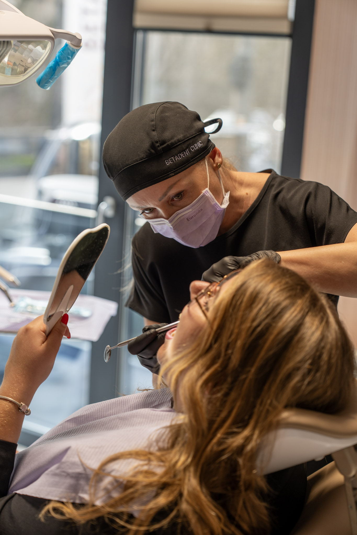 Detaliu interventie implant dentar Cluj-Napoca